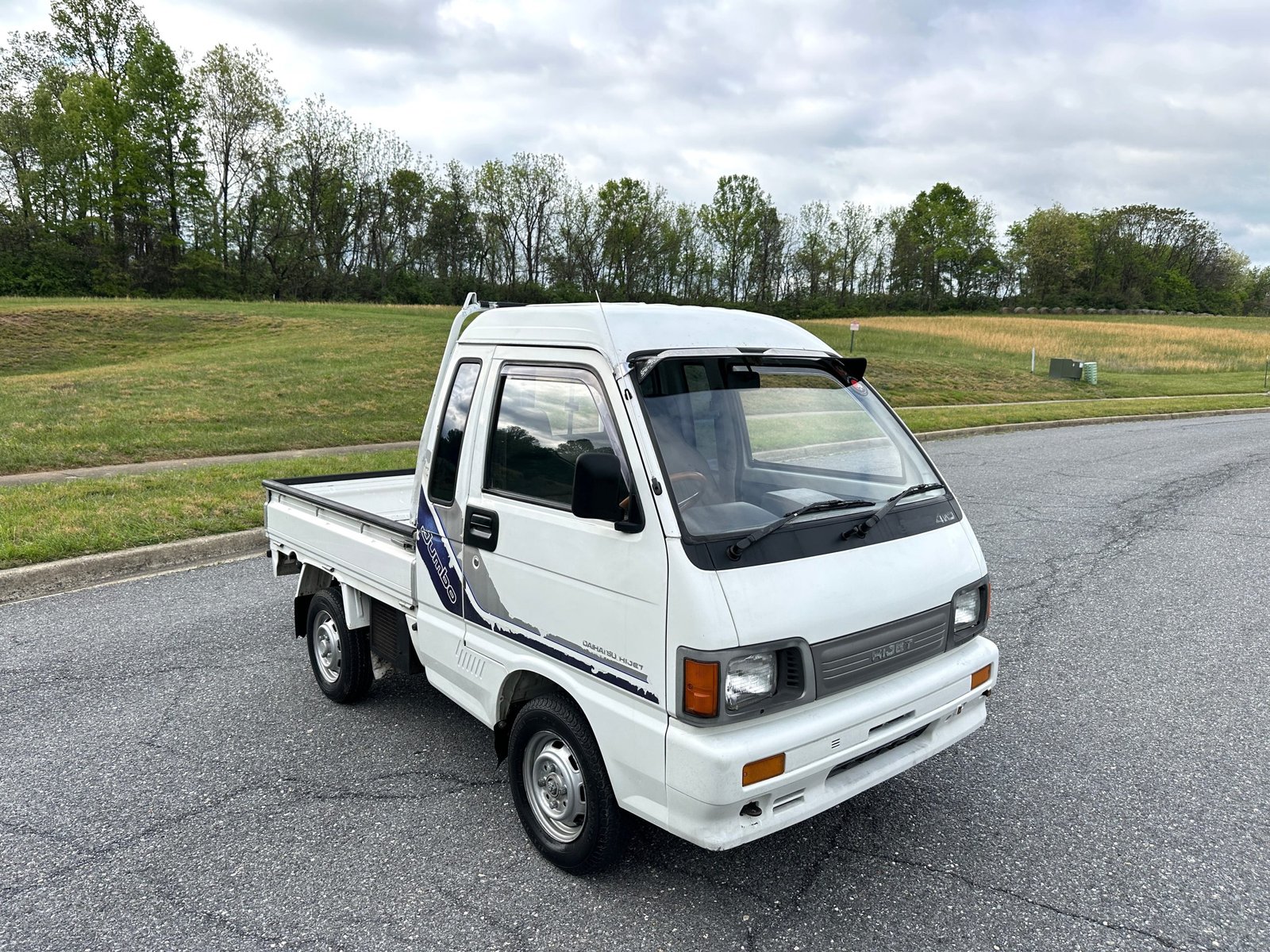861AA16B-6C90-44E1-8C41-CDD5F5E1CB96-scaled-1.jpg FULLY SERVICED - 1993 DAIHATSU HIJET JUMBO CUSTOM 4WD - AIR CONDITIONING — LOT#707 Kei Truck - Image 1