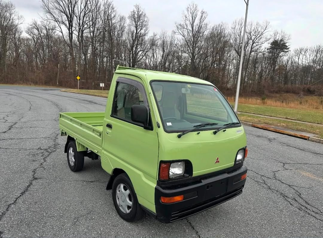 WhatsApp-Image-2026-07-29-at-09.55.32.jpeg 996 Mitsubishi mini cab truck V-U42T with Ac and heat - Image 1